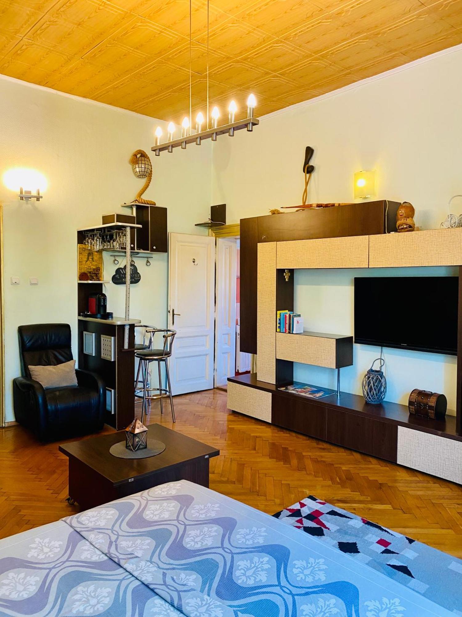 Central 2 Bedrooms Apartment Брашов Екстер'єр фото